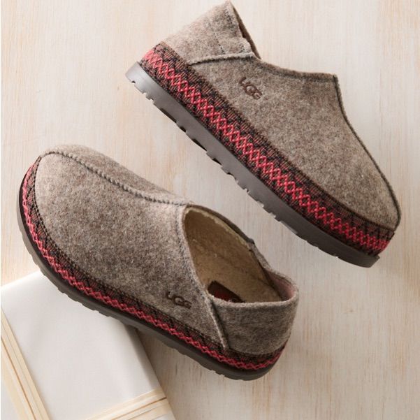 Brand New In Original Box. Ships 1 Week After Purchase Date**** No Offers. If You Make An Offer, I Will Block You Ugg Refelt, Refelt Tasman, Pink Ugg Slippers, Ugg Coquette, Slippers With Arch Support, Tasman Slippers, Shoes Ugg, Comfy Slippers, Open Toe Slippers