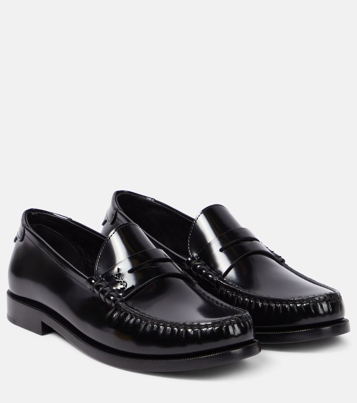 Le Loafer leather loafers in black - Saint Laurent | Mytheresa Navy Loafers, Flat Shoes For Women, Designer Loafers, Velvet Slippers, Shoe Crafts, Classic Trench Coat, Designer Flats, Lace Up Flats, Suede Fashion