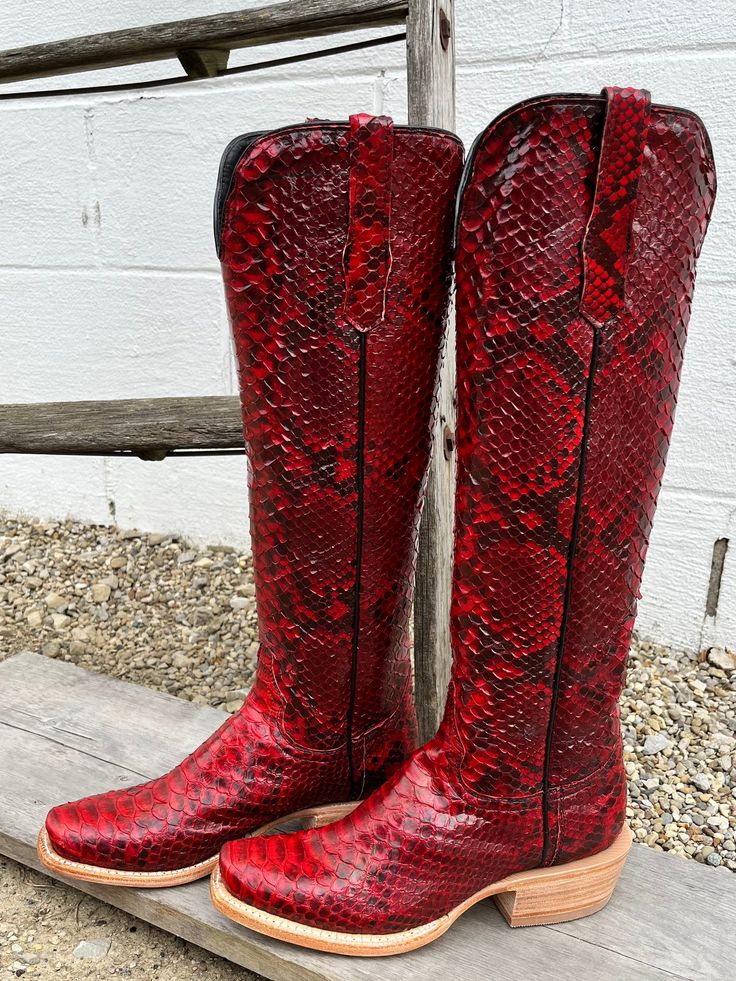 R Watson Boots, Black Cowgirl Outfit, Python Boots, Black Western Boots, Square Toe Cowboy Boots, Black Cowgirl, Black Python, Country Style Outfits, Western Store