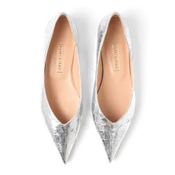 Silver Flat Shoes, Pointy Flats, Metallic Flats, Footwear For Women, Leather Footwear, Pointed Flats, Silver Flats, Leather Flat Shoes, Ballerina Shoes