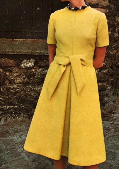 great shape Fashion 1970s, Chique Outfits, Vogue Pattern, Vintage Couture, 1970s Fashion, Vestidos Vintage, 1960s Fashion, Vintage Vogue, 60s Fashion