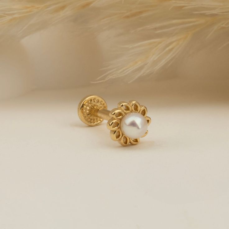 Flower Motif Pearl Tragus Piercing, Cartilage Earring, 14K Solid Gold Tragus Piercing, Minimalis Tragus Piercing, Gold Stud Piercing Dianora - Gold Piercing in Every Style Step into a realm where elegance meets adornment at Dianora Gold Piercing. Discover the transformative experience of adorning yourself with our exquisite gold piercings. Each piece tells a story of timeless beauty and individuality, elevating your style to handcrafted jewelries. Let us guide you on a journey of self-expression and radiance. Product Details: Material: 14K Solid Gold Gram: 0,42 gram Bar Thickness: 1.2 mm (16G) Lock System: Screw Lock System Color Options: Gold, Rose Gold, White Gold Why Dianora Piercing? Handmade Excellence: Every piece is carefully handcrafted with love and experience. Customizable: Perso Internally Threaded 14k Gold Wedding Earrings, 14k Gold Internally Threaded Earrings For Wedding, Elegant Internally Threaded Cartilage Earrings For Wedding, Pierced 14k Gold Cartilage Earrings For Wedding, Gold Dainty Cartilage Earrings For Wedding, Elegant Internally Threaded Yellow Gold Jewelry, Dainty Gold Cartilage Earrings For Wedding, 14k Gold Pierced Cartilage Earrings For Wedding, Internally Threaded White Earrings For Weddings