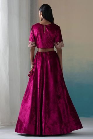 Shop for Weaver Story Pink Velvet Zardozi Work Lehenga Set for Women Online at Aza Fashions V Neck Lehenga, Embroidered Cuffs, Zardozi Work, Work Lehenga, Embroidered Organza, Bird Motif, Organza Dupatta, Chaniya Choli, Designer Gowns