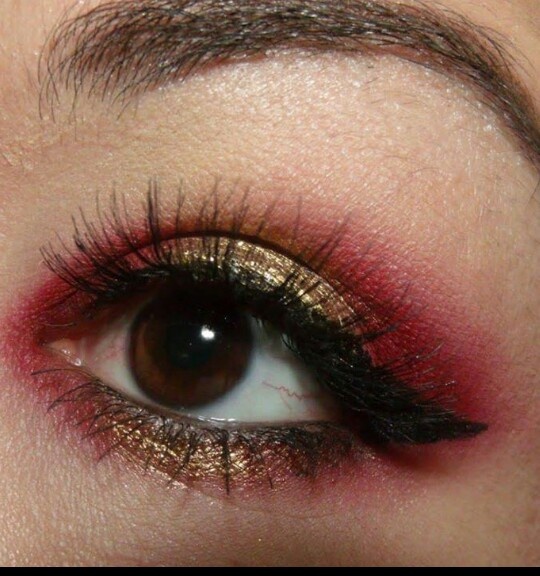 Makeup Gryffindor Makeup Eye, Gryffindor Inspired Makeup, Griffendor Makeup, Griffindor Make Up, Harry Potter Eye Makeup, Gryffindor Makeup Looks, Harry Potter Inspired Makeup, Harry Potter Makeup Looks Gryffindor, Yule Ball Makeup