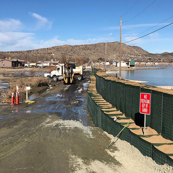 there is a construction work going on at the water's edge in this area