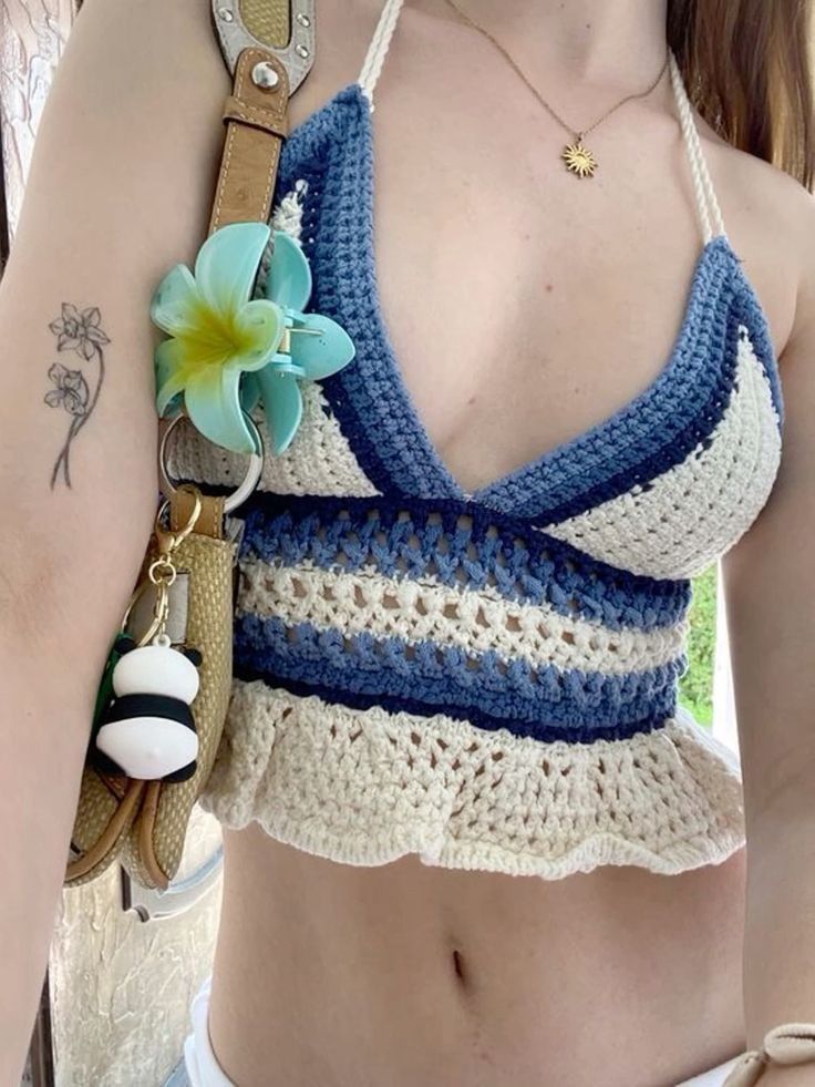 Crochet Shirts Aesthetic, Crochet For Beach, Crochet Clothes Beach, Crochet Beach Stuff, Crochet Top Beach Outfit, Summer Crochet Outfits, Crochet Beach Outfit, Crochet Summer Ideas, Crochet Tops Summer