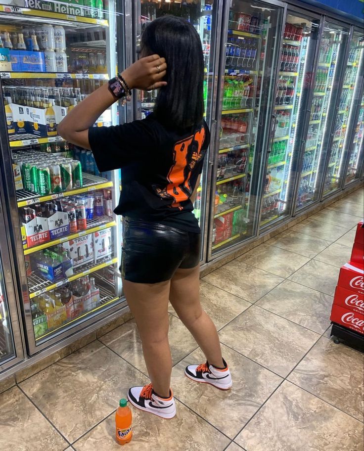 Leather Skirt Outfit Black Women Summer, Black Leather Skirt Outfit Spring, Skirt Outfits Black Women Sneakers, Club Outfits Sneakers, Movie Date Outfit Ideas, Leather Shorts Outfit, Leather Skirt Outfit, Boujee Outfits, Date Outfit Casual