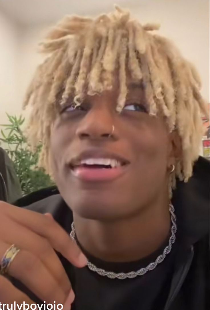 Black Man Blond Hair, Blond Locs Men, Blond Afro Men, Blond Dreads Men, Blonde Dreadlocks Men, Black Man Blonde Hair, Bleached Locs Men, Blond Dreads, Black Men With Dreads