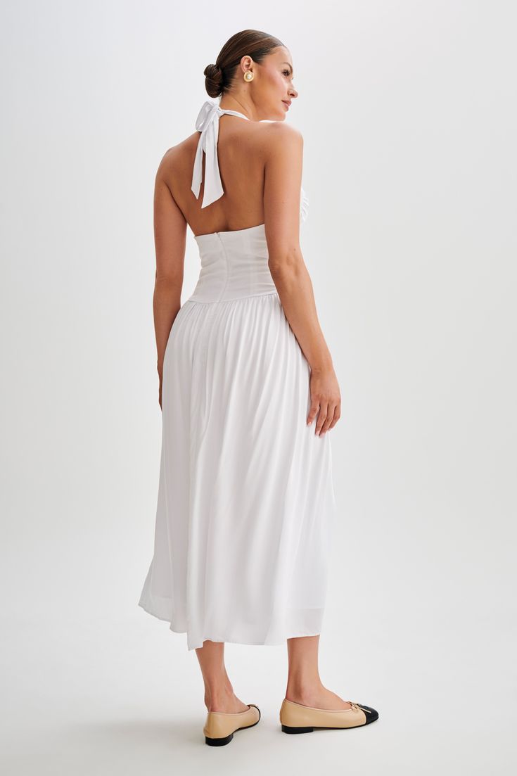 Summer ready.Introducing the HARRIETTE Halter Midi Dress, a captivating ensemble that exudes timeless elegance. With its V neckline and functional halter, this dress offers a chic and sophisticated silhouette. The fitted waist accentuates your figure with grace, while the gathered skirt adds a touch of femininity and movement. Designed in a midi length, it strikes the perfect balance between sophistication and allure. Lined for comfort and coverage, the Harriette is perfect for any occasion wher White Tie-back Midi Dress For Formal Occasions, Elegant V-neck Halter Dress, Backless Midi Dress With Ruched Bodice For Cocktail, Elegant Summer Maxi Dress With Lined Bodice, Backless Cocktail Midi Dress With Ruched Bodice, Chic Formal Dress With Gathered Neckline, Fitted Halter Neck Lined Maxi Dress, Evening Midi Dress With Fitted Bodice And Halter Neck, Elegant Tie-back Midi Dress For Garden Party