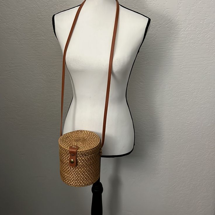 Boho Bucket Bag! Nwot Rattan Cylinder Purse! Natural Crossbody Bucket Bag For Day Out, Brown Pouch Shoulder Bag For Day Out, Handmade Shoulder Bag For Day Out, Brown Bucket Bag For Day Out, No Brand, Bucket Bag, Bag Lady, Women Shopping