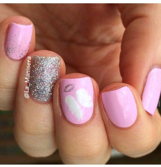 @La_manisera #nailart Sparkly Pink Nails, Angel Wings Halo, Accent Nail Art, Angel Nails, Short Gel Nails, Pink Nail Polish, Tiny Dancer, Art Community, Accent Nails