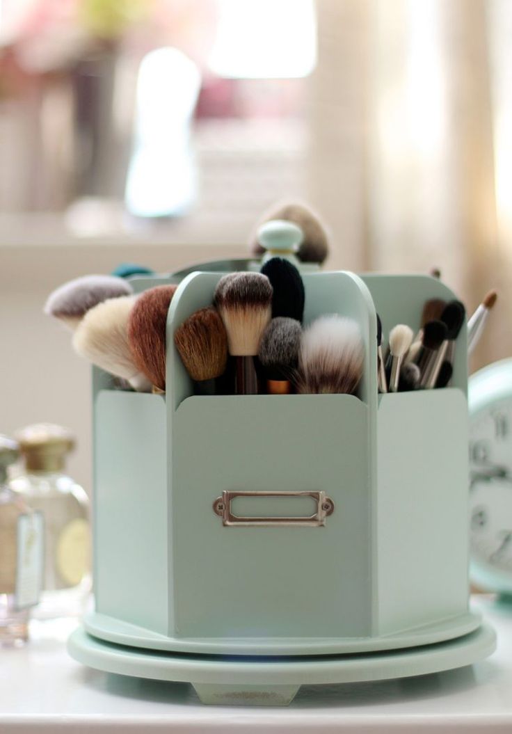 brush-storage How To Wash Makeup Brushes, Artist Storage, Rangement Makeup, Makeup Station, Brush Storage, Lip Conditioner, Makeup Brush Organization, Brushes Makeup, Makeup Brush Storage