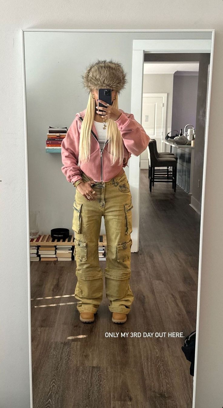 Awards Day Outfit, Stem Outfits Female, White Shirt Outfit Black Women, Y2k Cargo Pants For Fall Streetwear, Pink And Tan Outfit, Fall Wide-leg Cargo Pants For Streetwear, Thick Body Outfits Summer, Sza Outfits Baggy, Streetwear Skirt Outfit