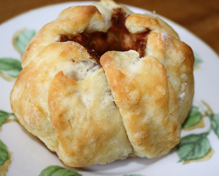 a pastry on a plate with green leaves