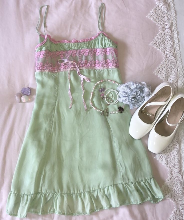 Green Outfit Coquette, Pastel Cottagecore Aesthetic Outfits, Pink And Green Aesthetic Outfits, Green Coquette Outfit, Dollcore Outfits, Soft Aesthetic Outfits, Green Coquette, Pinterest Girly, Fashion Outfits Summer