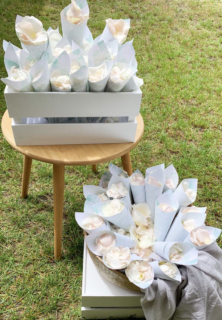 Wedding ceremony petal cones Rose Petal Cones Wedding, Diy Petal Toss Cones, Rose Petal Cones, Flower Petal Cones, Rose Petal Toss Wedding, Petal Station Wedding, Petal Cones Wedding, Petal Wedding Aisle, Grass Wedding Ceremony