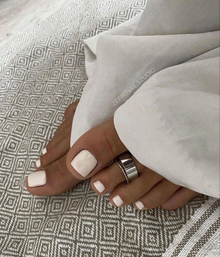 Pedicure Ideas 2023 Summer, Pedicure Ideas Summer 2023, Summer Feet Nails, Summer Toe Nails 2023, Pedicure Gel Ideas, Summer Toes 2023, Feet Nails Color, Classy Pedicure Ideas, Feet Nails Ideas