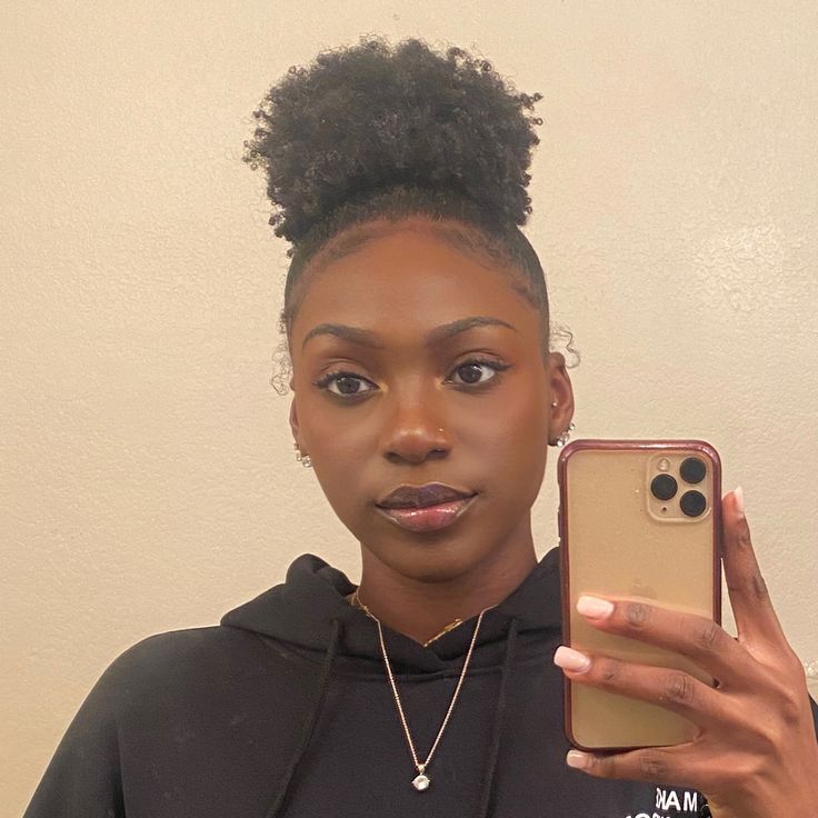 Type 4 hair🤍 IG: themichellegabrielle Type 4 Natural Hairstyles, Natural Hair Puff, Short Hair Black, Type 4 Hair, Quick Natural Hair Styles, Back To School Hairstyles, Natural Hair Updo, Natural Hair Styles Easy, Cute Hairstyles For Short Hair