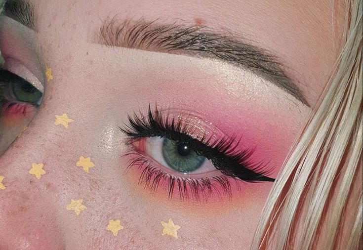 Sailor Moon Eyeshadow Look, Princess Bubblegum Makeup Look, Steven Universe Makeup Looks, Sailor Moon Makeup Cosplay, Sailor Moon Eye Makeup, Fluttershy Cosplay Makeup, Kirby Makeup Look, Princess Peach Eye Makeup, Princess Peach Inspired Makeup