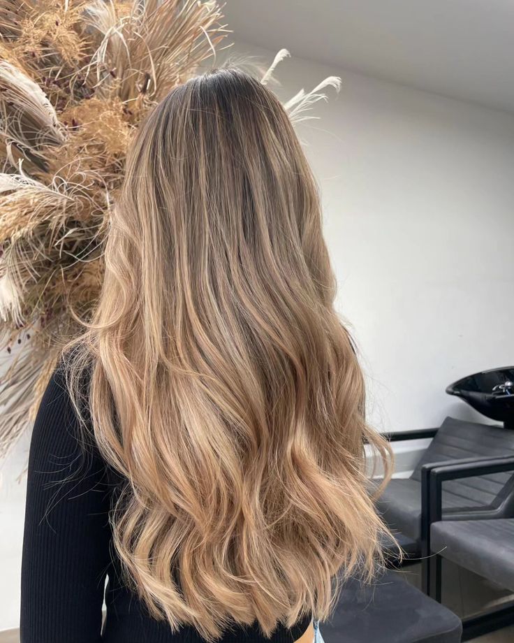 Blonde Balayage Warm Tones, Blonde Balayage On Dark Hair Straight, Lived In Bronde Balayage Dark Roots, Blond Baylage, Long Blonde Hair Balayage, Dirty Blonde Hair Balayage, Natural Balayage Brunette, Balayage Contouring, Low Maintenance Bronde