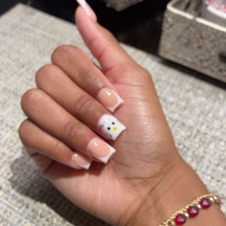 Short Nails Hello Kitty, Rhea Tattoo, Snooki Nails, Short Hello Kitty Nails, Hello Kitty Nails Short, Kylie Nails, Nail Short, Nail Paints, Idea Nail