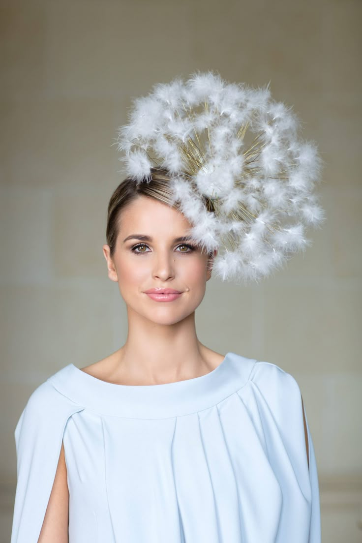 'Make a Wish' dandelion hat, Mark T Burke millinery. Crazy Hat Day, A Dandelion, Crazy Hats, Kentucky Derby Hats, Models Makeup, Love Hat, Fascinator Hats, Derby Hats, Headdress