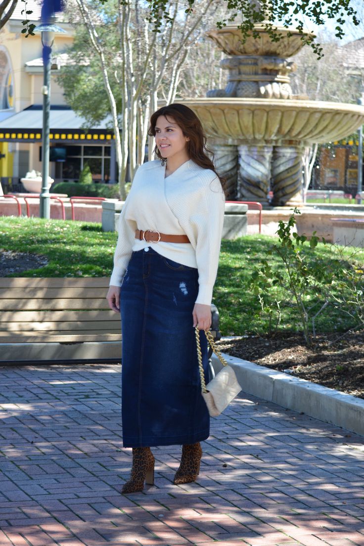 Slightly distressed Dark blue denim No slit Nice stretch Back pockets Paired with our Cassie knit top and Eva Cognac belt Modeled in medium 5'6" XSmall (waist 28"/hips 36"/length 37") Small (waist 30"/hips 368"/length 37") Medium (waist 32"/hips 40"/length 37") Large (waist 34"/hips 42"/length 37") XLarge (waist 36"/hips 44"/length 37") 2XLarge (waist 38"/hips 46"/length 37") 3XLarge (waist 40"/hips 48"/length 37") Cognac Belt, Criss Cross Sweater, Dark Denim Skirt, Cross Sweater, Dark Blue Denim, Wrap Sweater, Large Bust, Small Waist, Dark Denim