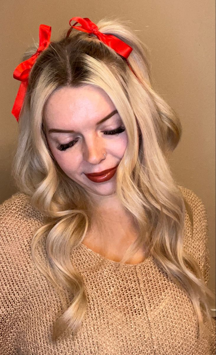 Woman with ribbons in hair Hairstyle For Christmas Photoshoot, Cute Simple Thanksgiving Hairstyles, Crismas Hairstyles, Christmas Hair For Women, Christmas Photos Hairstyles, Fun Holiday Hairstyles, Christmas Pictures Hairstyles, Christmas Hair With Ribbon, Cute Holiday Hairstyles For Short Hair