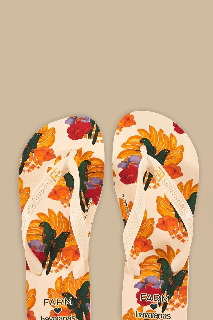 Feeling free, looking good: two Brazilian brands you love are together to make your sunny season even more colorful! The new FARM Rio <3 Havaianas flip-flops collection brings our fave prints then you can create sun-filled looks from head to toe (or vice versa!). It’s time to kick boredom out of your way, baby! Sunny Season, Havaianas Flip Flops, New Farm, Looking Good, Farm Rio, Brand You, Flip Flops, Bring It On, Sun