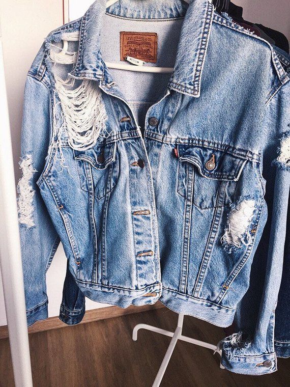 Ripped denim jacket *** Vintage destroyed unisex oversized jeans jacket *** Levi's Wrangler ALL SIZES Denim Shorts Outfit, Jean Jacket Outfits, Denim Jacket Outfit, Oversized Jean Jacket, Vintage Jean Jacket, Oversized Jeans, Jean Vintage, Grunge Look, Blue Jean Jacket