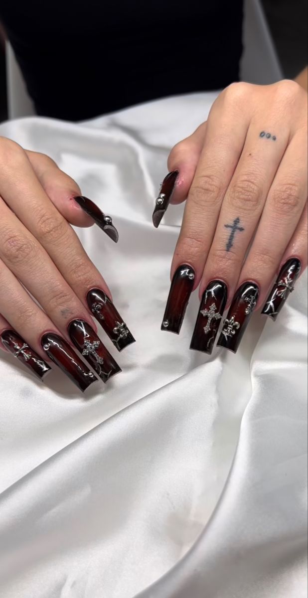 Black Nail Inspo Acrylic Medium, Grunge Nails With Charms, Black Chain Nails, Senior Prom Nails, Long Alt Nails, Goth Long Nails, Acrylic Nail Designs Emo, Dark Nail Aesthetic, Dark Nails With Gems