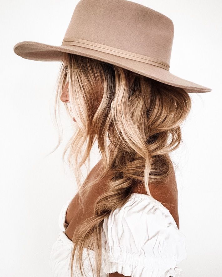 Hair With Hat, Preppy Hairstyles, Stunning Hairstyles, Wearing A Hat, Favorite Hairstyles, Style Aesthetic, Hair Envy, Hair Waves, Hair Dos