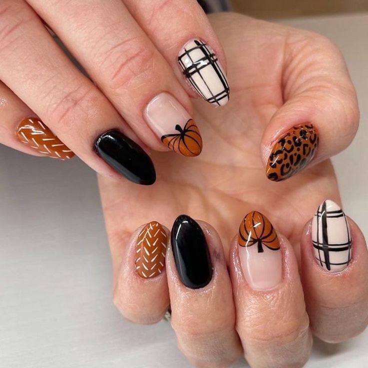 Fall Nails Pumpkin Nails Fake Nails Press on Nails Glue - Etsy Halloween And Fall Nails, Fall Nails Nail Art, Fall Halloween Nail Designs, Fall Style Nails, Stylish Fall Nails, Fall Holiday Nails, Fall Gel Nails Designs Autumn, Fall Nails With Design, Thanksgiving Gel Nails