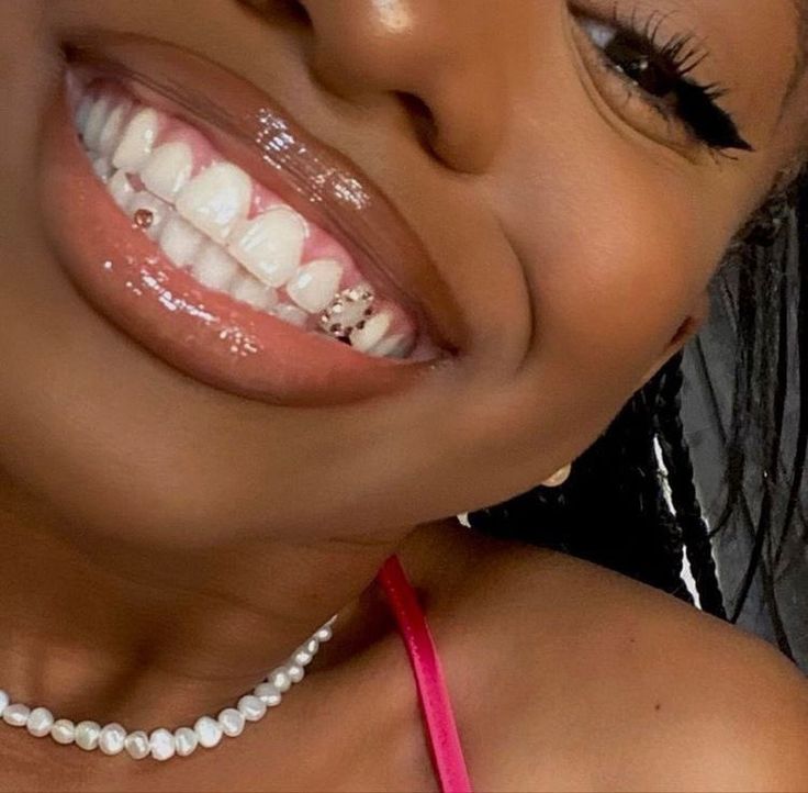 science on Twitter: "tooth gems https://t.co/cUqAYDlE6R" / Twitter Teeth Gems Diy, Teeth Aesthetic, Pretty Teeth, Grillz Teeth, Teeth Caps, Diamond Teeth, Diy Teething, Grills Teeth, Perfect Teeth