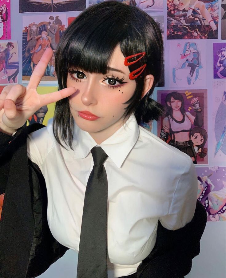 Kobeni Makeup Look, Cute Easy Cosplay Ideas, Black Hair Costumes Halloween, Cosplay Ideas Anime Easy, Makeup Cosplay Ideas, Kobeni Hairstyle, Cute Cosplay Poses, Cosplay Poses Ideas, Cosplay Easy Ideas