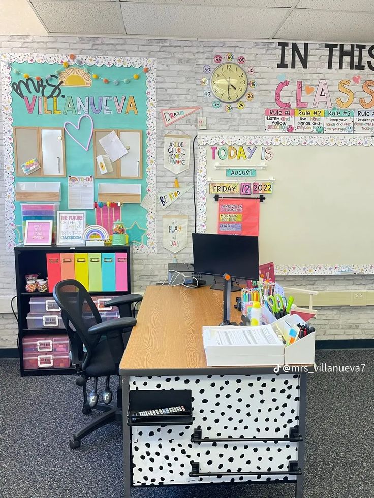 an office cubicle with desks, chairs and a clock on the wall behind it