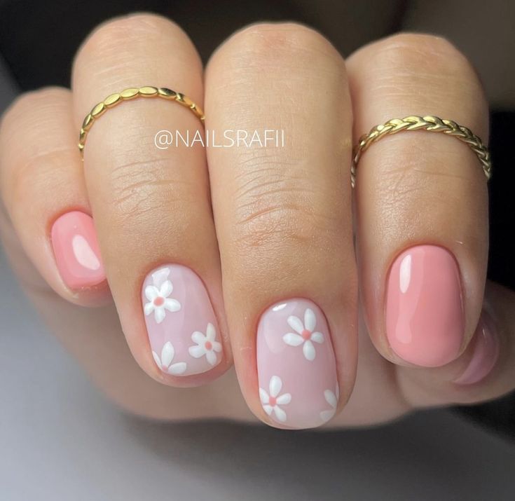 Gel Manicure On Short Natural Nails, Short Round Gel Nails Summer, Round Gel Nails Short, Really Short Gel Nails, Nail Inspo Floral, Flower Gel Nails, Gel Natural Nails, Nail Designs Pink, Nail Inspo Pink