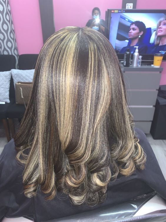 Dyed Natural Hair For Black Women Highlights, Black And Blonde Natural Hair, Highlights For Black Hair Black Women, Peekaboo Hair Color Black Women, Silk Press Natural Hair, Girl Hair Colors, Honey Brown Hair, Hair Streaks, Dyed Hair Inspiration