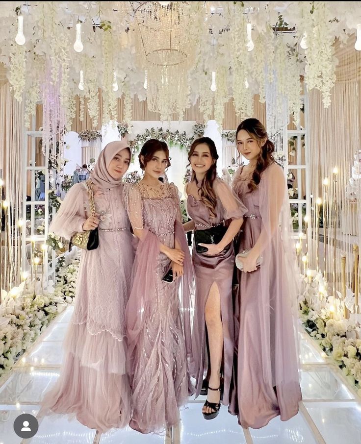 Baju Bridesmaid Non Hijab, Inspirasi Dress Bridesmaid, Dress Kondangan Modern, Baju Bridesmaid Hijab, Hijab Instagram, Model Dress Kebaya, Braidsmaid Dresses, Green Wedding Suit, Casual Bridesmaid Dresses