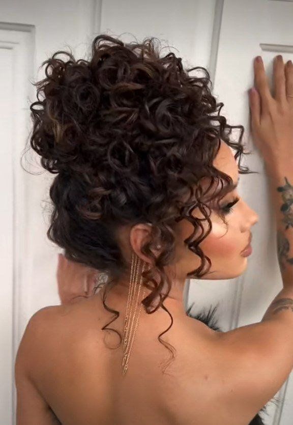 Curly Hair Updo For Prom, Hairstyles For Curly Hair Natural Formal, Maid Of Honor Curly Hairstyles, Maid Of Honor Hairstyles Curly Hair, Updo Hairstyles For Long Curly Hair, Hairstyle Curly Hair Wedding, Gala Curly Hairstyles, Bridesmaid Hairstyles Natural Curls, Curly Hair Up Hairstyles