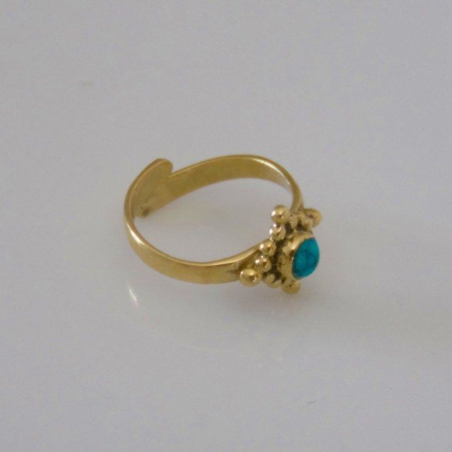 A super cute and adjustable brass toe ring set with gemstone in the center. Adjustable Gold Turquoise Gemstone Ring, Adjustable Tiny Toe Rings, Adjustable Toe Ring Birthstone Ring For Gift, Adjustable Birthstone Toe Ring For Gift, Adjustable Gemstone Toe Ring, Adjustable Turquoise Toe Ring, Brass Stackable Toe Rings, Adjustable Birthstone Midi Toe Rings, Unique Adjustable Gold Opal Ring