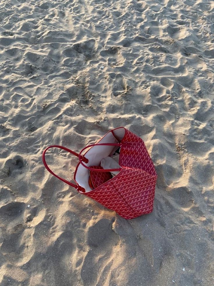 Goyard Beach Bag, Red Goyard Tote, Goyard Aesthetic, Red Goyard, Goyard Bag Price, Goyard Tote Bag, Uni Bag, Goyard Tote, Sophisticated Lady