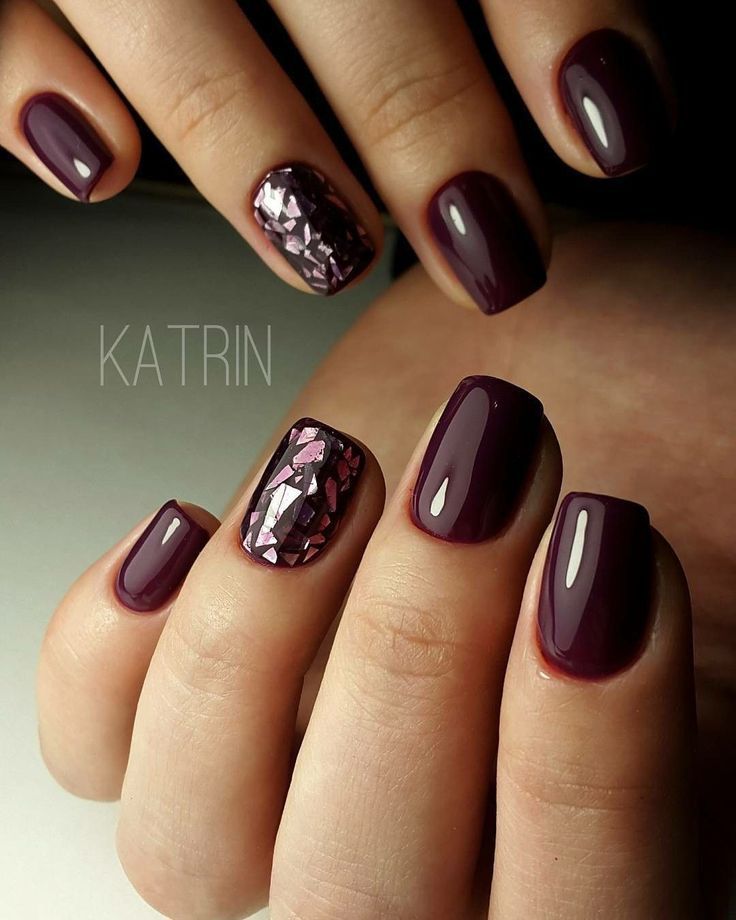 Nails Eggplant Color, Burgundy Pedicure Ideas, Deep Merlot Nails, Dip Nail Colors 2023, Plum Wedding Nails, Merlot Nails Design, Burgundy Purple Nails, Plum Colored Nails, Burgundy Short Nails