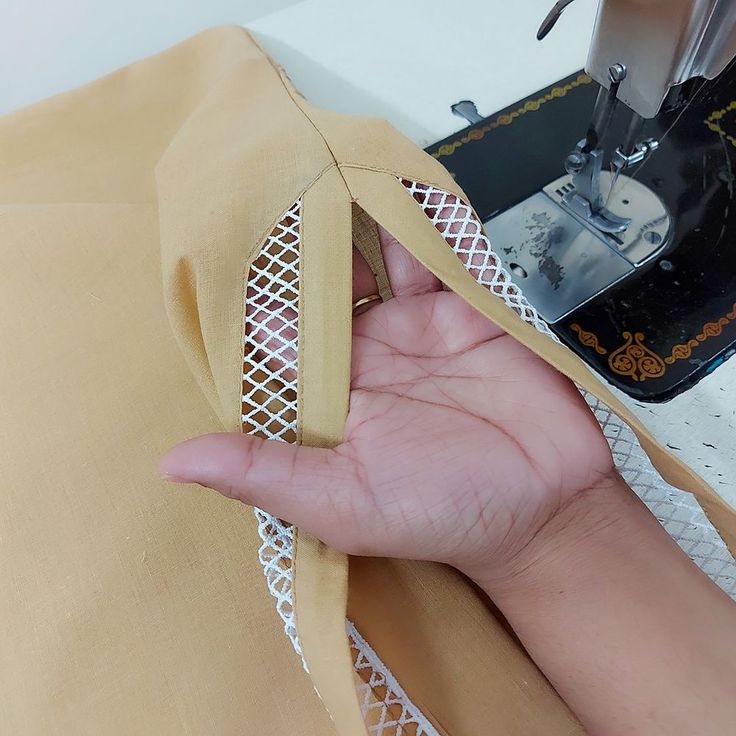 Side Chak Shirt Design, Shirt Chak Daman Design, Chaak Designs Pakistani, Kameez Daman Design Pakistani, Side Lace Kurti, Shirt Design With Laces Pakistani, Lace Suits Design, Shirt Daman Design With Laces, Chak Designs Latest