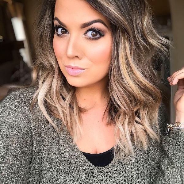 Fall Winter Hair Color 2023, Hairstylist Problems, Iron Curls, Rambut Brunette, Balayage Hairstyles, Makeup Selfie, Hair Magic, Color Balayage, Selfie Makeup