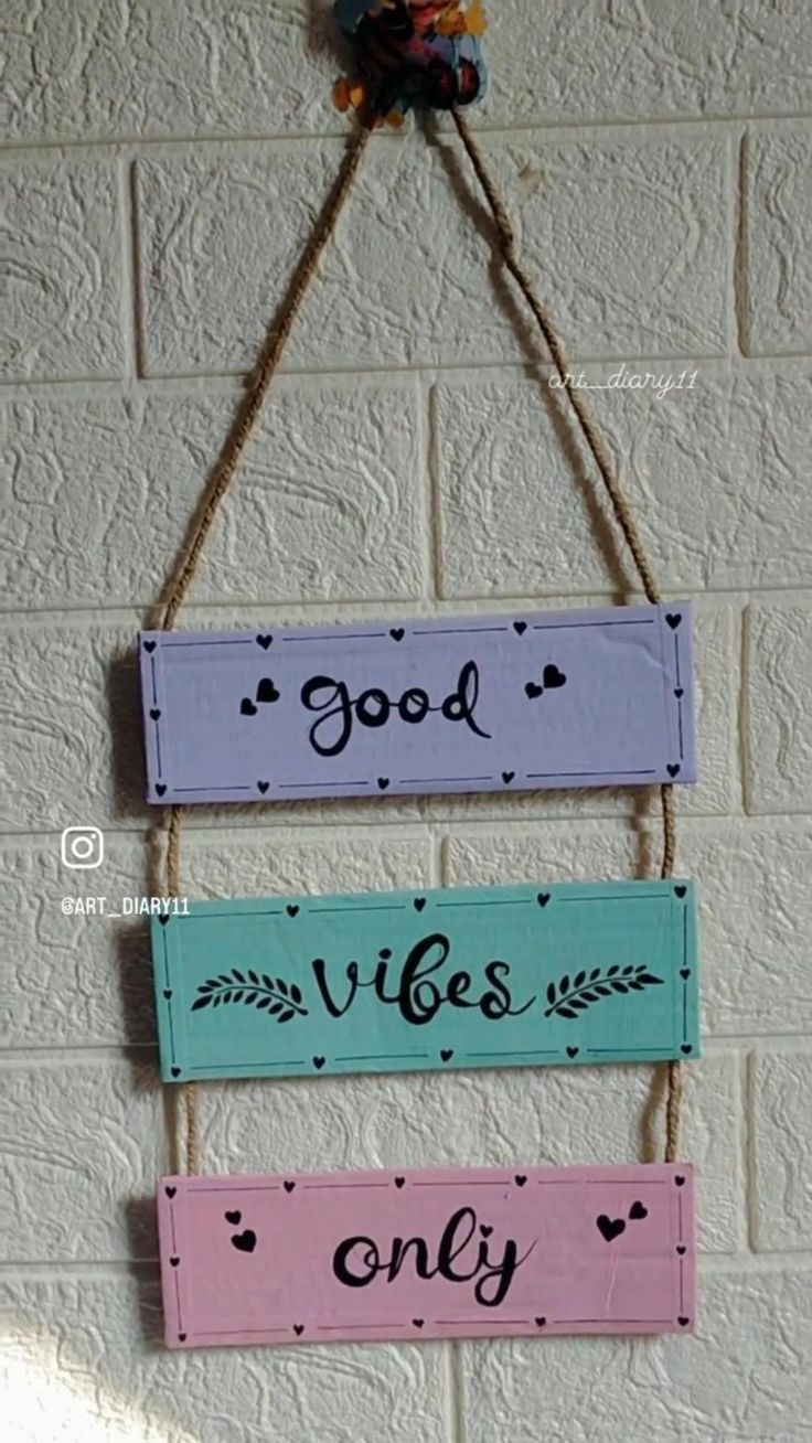 a wooden sign hanging on the wall saying good vibes only