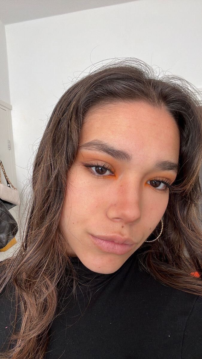 Orange Eyeshadow Brown Eyes, Orange Makeup Brown Eyes, Orange Inner Corner Makeup, Orange Cat Makeup, Simple Orange Makeup Looks, Inner Eyeshadow, Orange Eye Makeup Soft, Orange Fall Makeup, Makeup Orange Eyeshadow