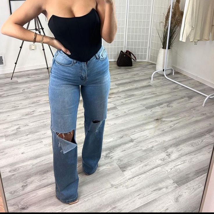 Mom Jeans, Size 25 , High Waisted. Never Worn Curvy Flare Jeans, Country Vibes, Jeans Outfit, Jade Stone, Edgy Outfits, Jeans Color, Jean Outfits, Colored Jeans, Flare Jeans