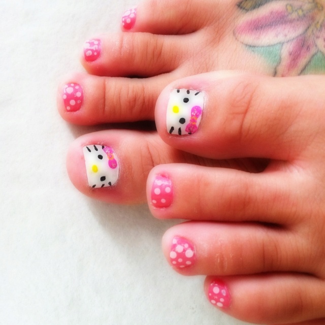 Kid Toenail Designs, Kids Hello Kitty Nails, Kid Pedicure Ideas, Hello Kitty Toes Nail Design, Toe Nail Designs For Kids, Hello Kitty Pedicure, Kids Toenail Designs, Hello Kitty Nails For Kids, Kids Pedicure Ideas