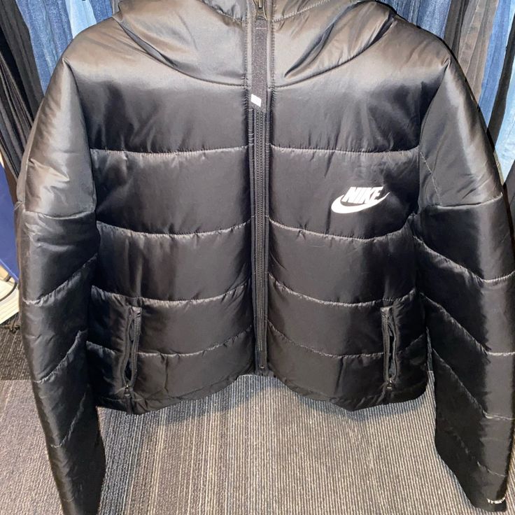 New Womens Nike Coat Xl Nike Windbreaker For Winter Sports, Winter Sports Long Sleeve Outerwear, Winter Sports Long Sleeve Puffer Jacket, Sporty Puffer Outerwear For Streetwear, Sporty Long Sleeve Puffer Hooded Jacket, Winter Sportswear Sport Coat, Sporty Streetwear Puffer Outerwear, Black Athleisure Hooded Jacket For Winter, Winter Athleisure Outerwear With Fleece Lining